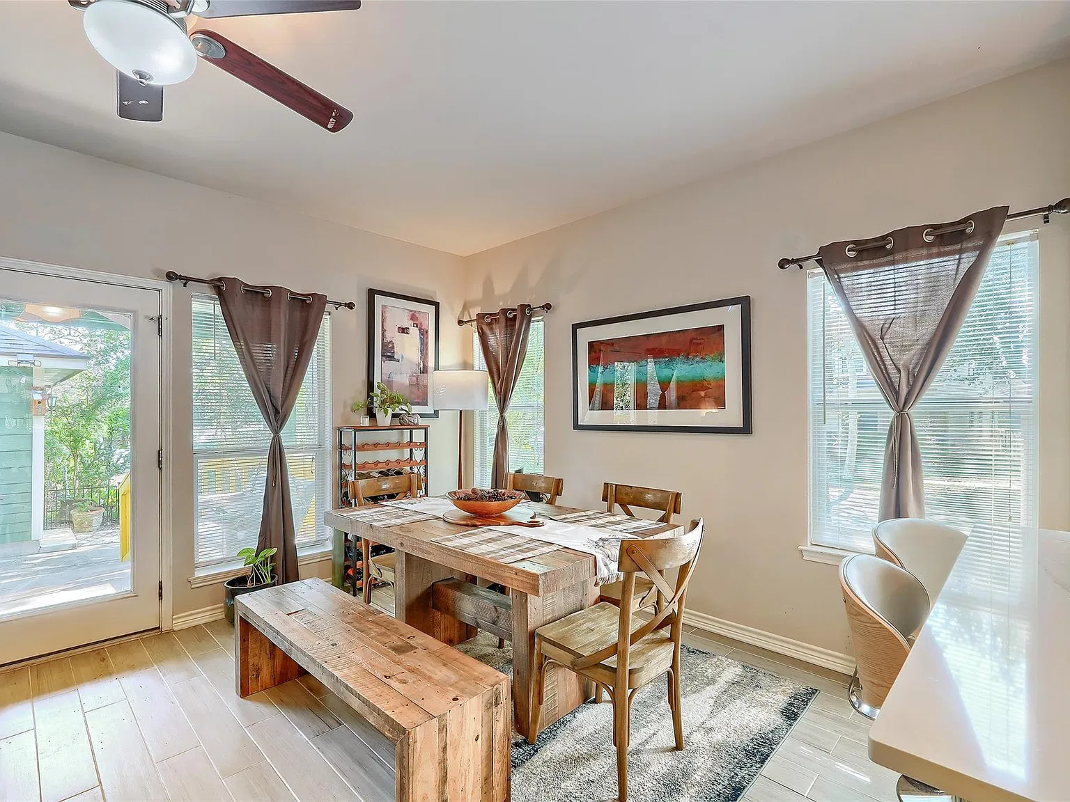 3 bed, 2.5 bath, 1303 sqft, $1,850 — Photo 4