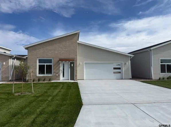 1212 Wycoff Dr, Lexington, NE 68850