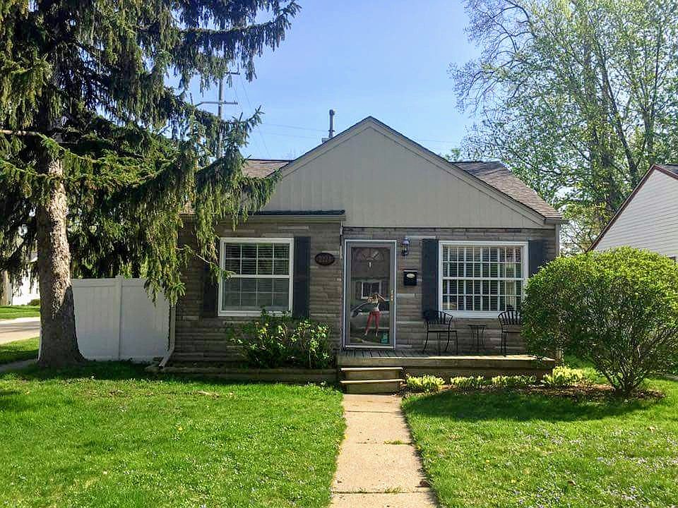 1st image of 2224 Barrett Ave