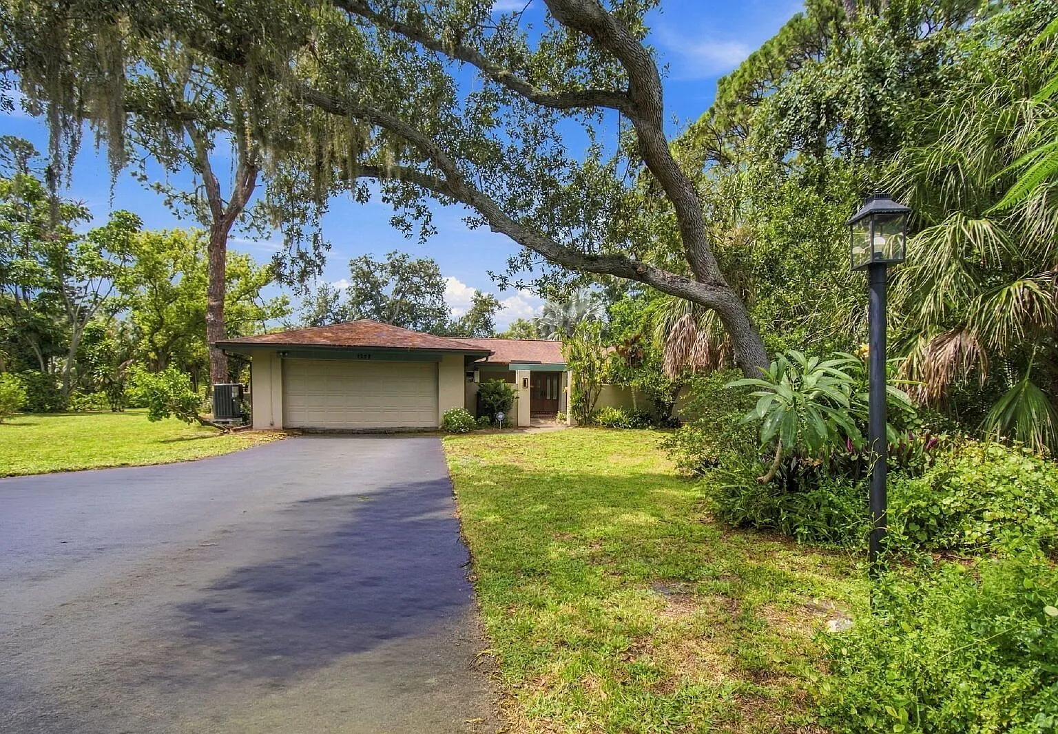 3 bed, 2.0 bath, 2246 sqft, $4,800 — Photo 1
