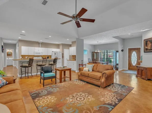 3015 Fitzgerald Dr, Montgomery, TX 77356