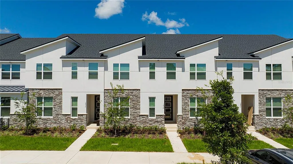 5 bed, 4.5 bath, 2294 sqft, $3,000 — Photo 3