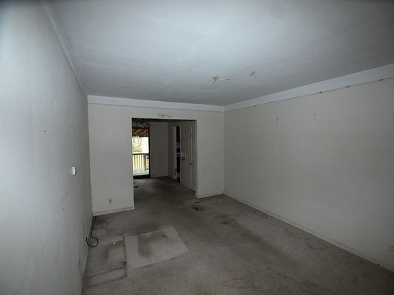 3rd image of 6825 Tarawa Dr