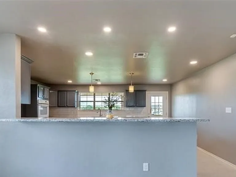 640 SW Dani Ann Ln — Photo 8