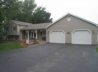 18 Fawn Ridge Rd, Henrietta, NY 14467