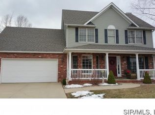 2900 Eagle Pointe Rd, Godfrey, IL 62035