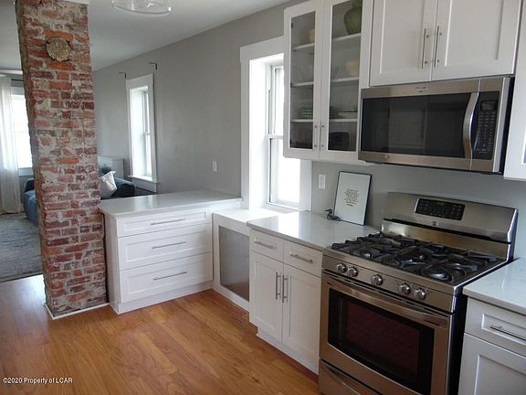 3rd image of 160 E 4th St