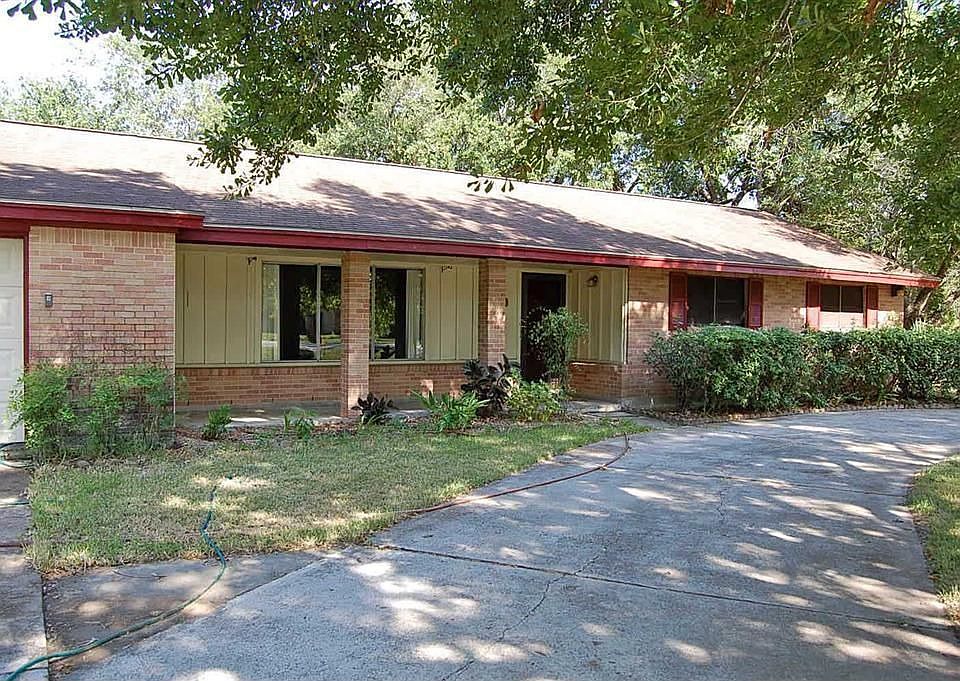 1st image of 2105 Kelly Dr