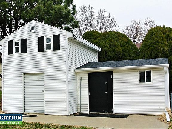 2nd image of 3140 Laramie Cir