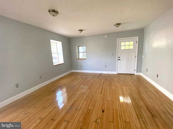 5th image of 202 Riverview Ave