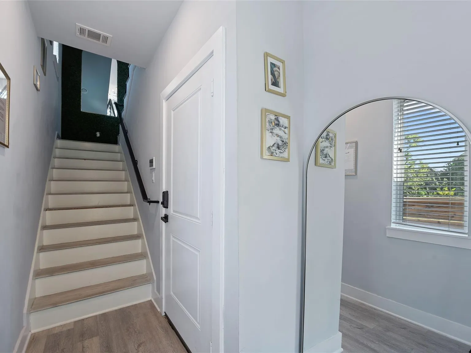3 bed, 3.0 bath, 1891 sqft, $2,250 — Photo 3