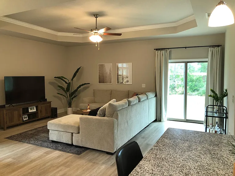 3928 Shady Grove Dr — Photo 2