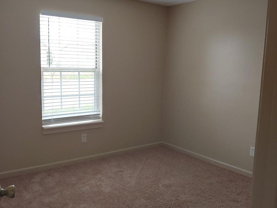 2nd image of 831 Rosewood St APT A