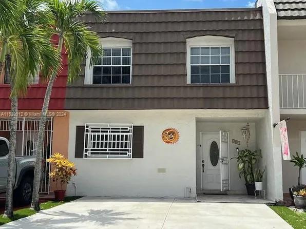 802 W 80th Pl, Hialeah, FL 33014