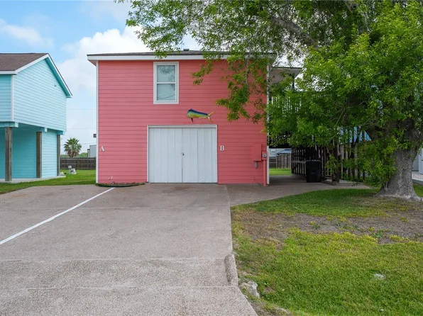108 Port Ave, Rockport, TX 78382