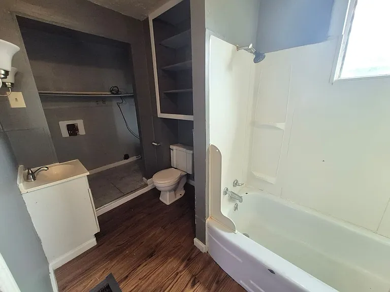 1704 Madison Ave — Photo 7
