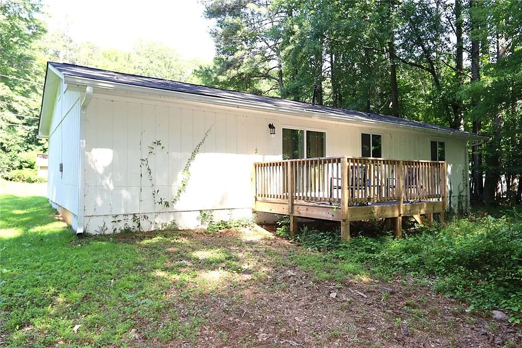 3 bed, 2.0 bath, 1120 sqft, $1,900 — Photo 3