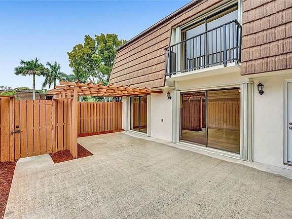 4th image of 9109 SW 19th Place #A