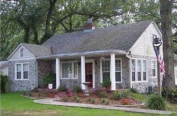 1st image of 236 Oak Ave