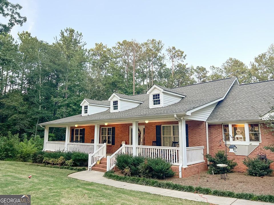 1st image of 305 Riverbend Dr
