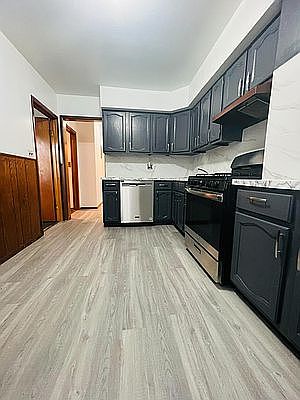 2nd image of 27-29 Crescent St #2A