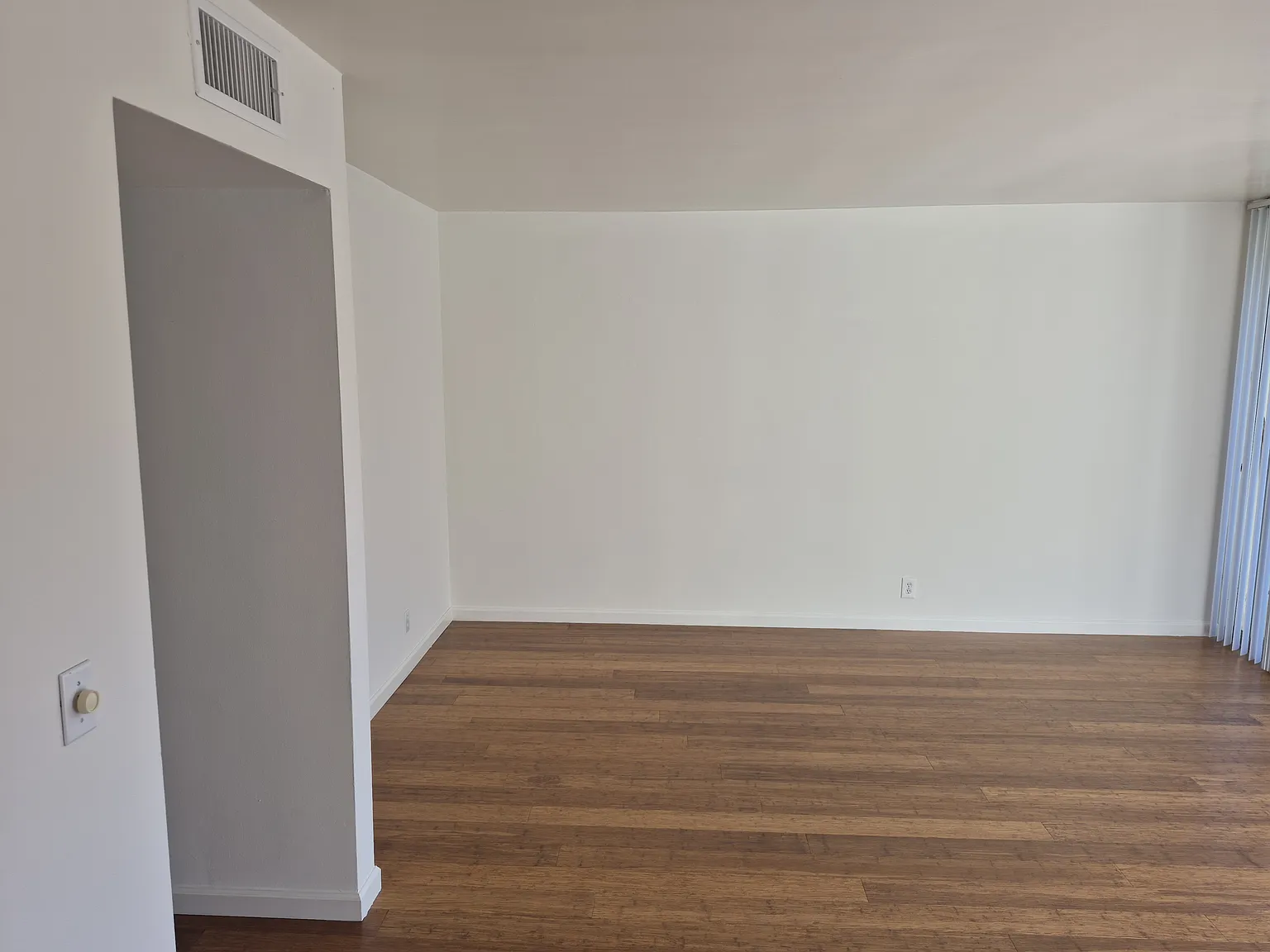 2 bed, 850 sqft, $2,700 — Photo 3