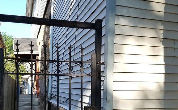 2nd image of 1652 N California Ave