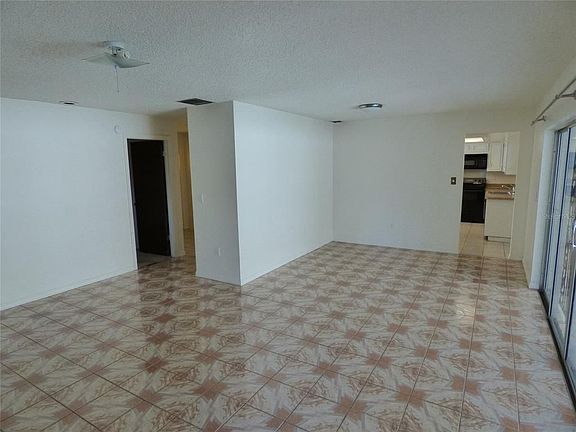 5th image of 6895 Tamarind Cir