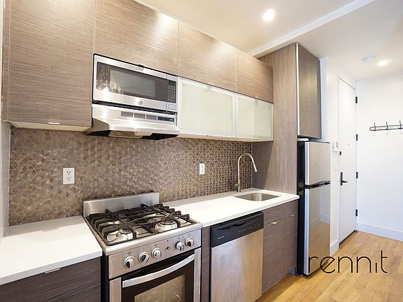 2nd image of 336 Chauncey St #2R