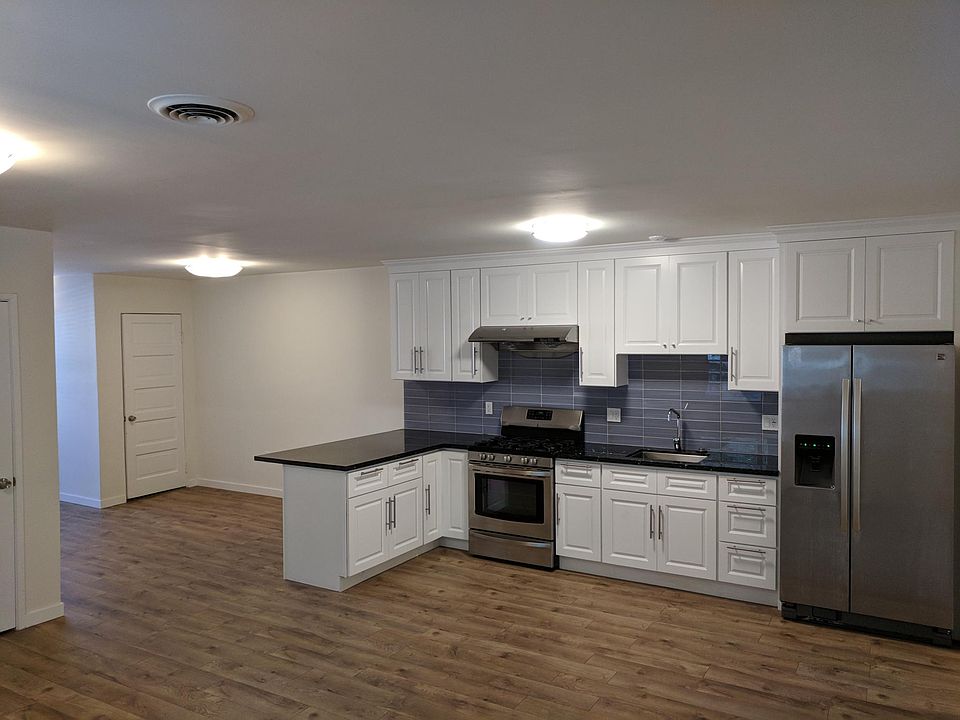 Open kitchen/living
