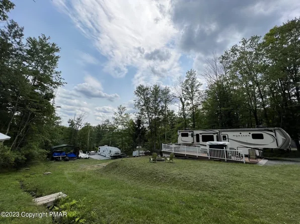 8 Lacawac Rd, Lake Ariel, PA 18436
