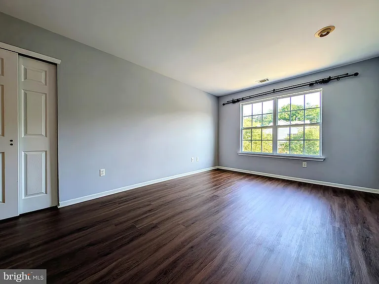 26 Taft Ct — Photo 10