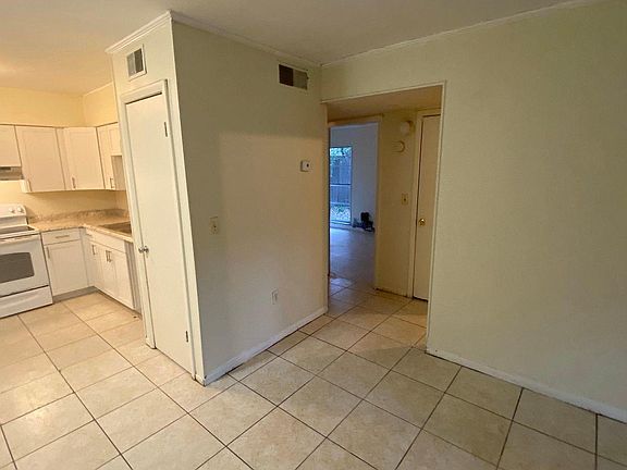 5th image of 5906 Terrace Square Dr APT D