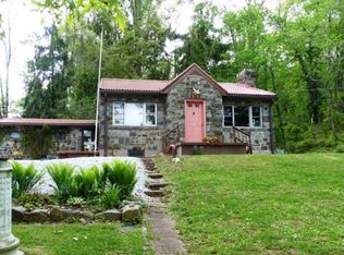 1360 Stones Throw Rd, Bethlehem, PA 18015