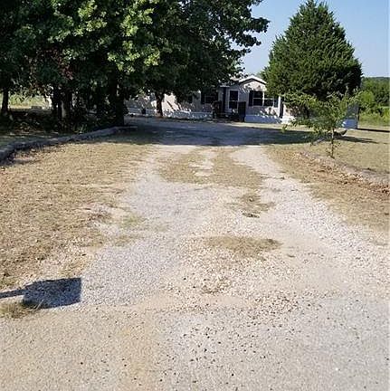 3rd image of 5904 Vinery Ln