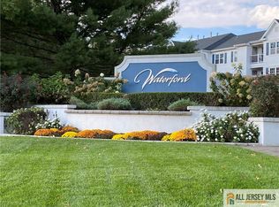 912 Waterford Dr, Edison, NJ 08817