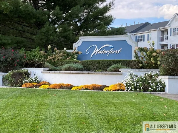 912 Waterford Dr, Edison, NJ 08817