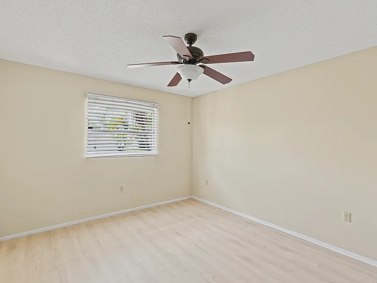 8127 Timber Lake Ln — Photo 20