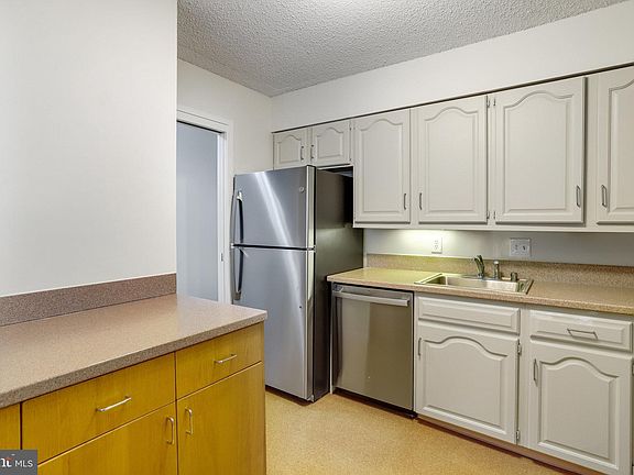 3rd image of 3800 Fairfax Dr APT 310