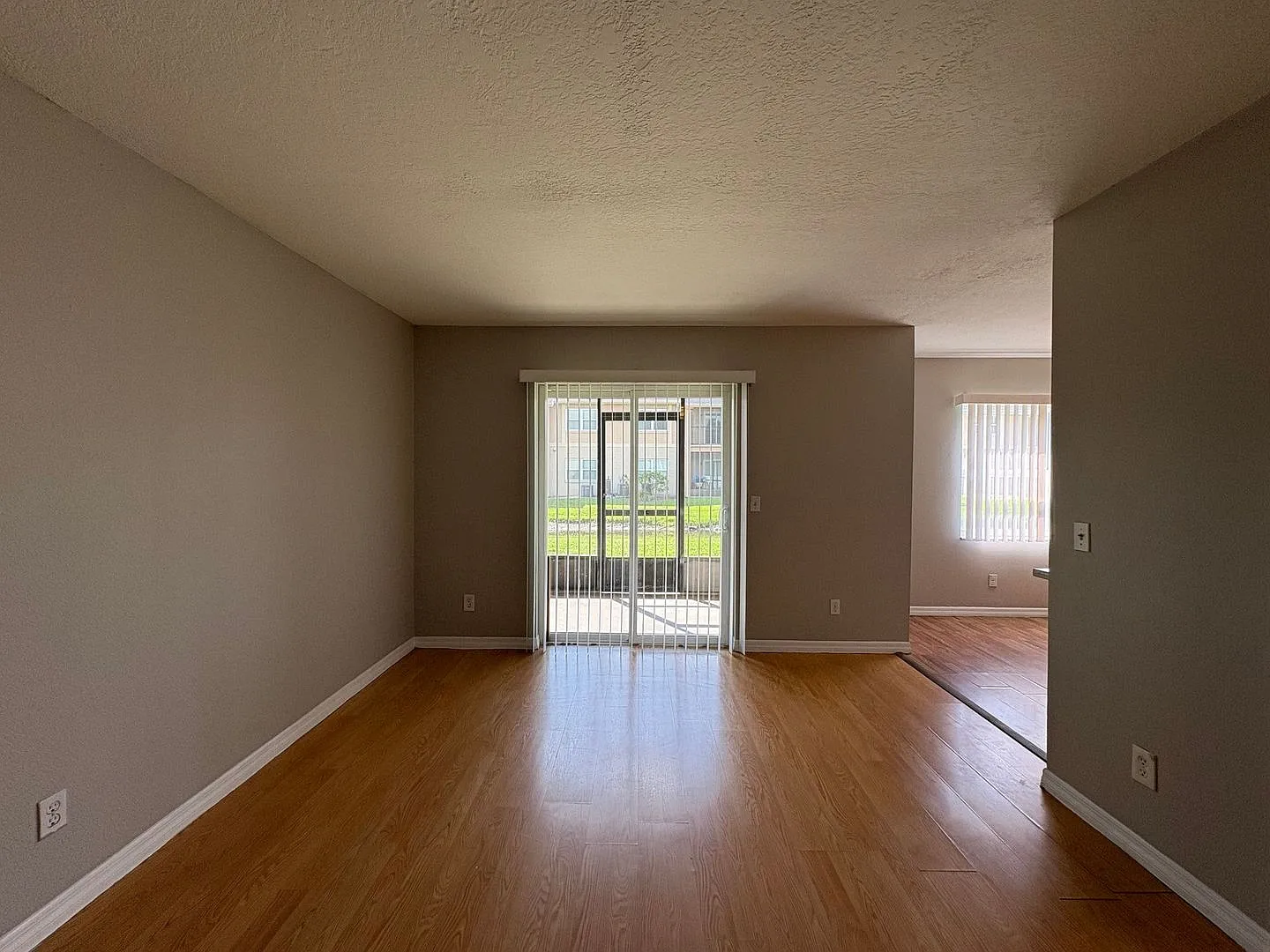 2 Bedroom 2 baths Condo at Hawthorn Village, Orlando, Florida — Photo 4