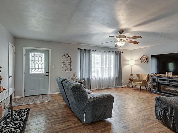 5th image of 719 Terrace Pl