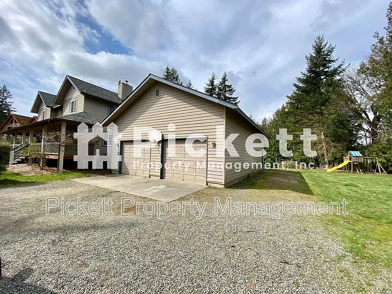 3 bed, 2.5 bath, 2300 sqft, $2,500 — Photo 4