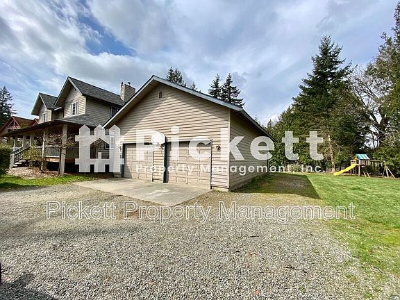 4th image of 2140 NE Edwin Ct
