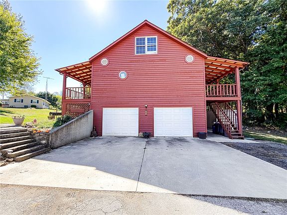5th image of 103 E Mountain St