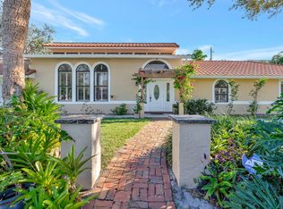 9036 SE Mars St, Hobe Sound, FL 33455