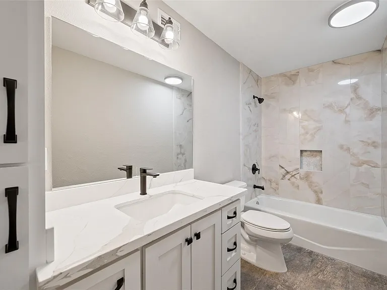 2113 Lake Village Dr — Photo 20