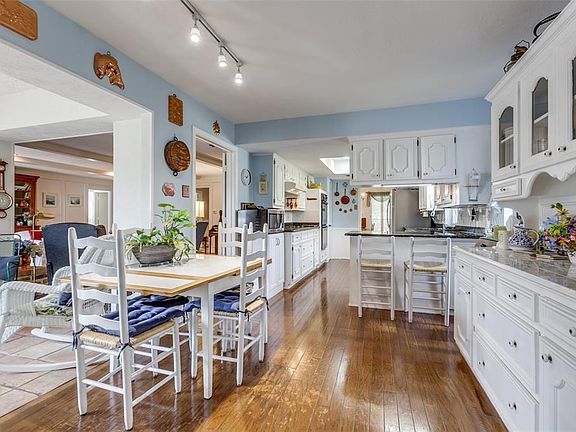 4th image of 7418 Windmill Ln