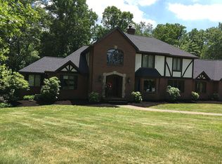 4808 Pin Oak Rd, Akron, OH 44333