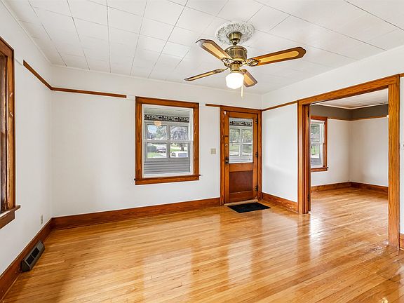 4th image of 135 5th St