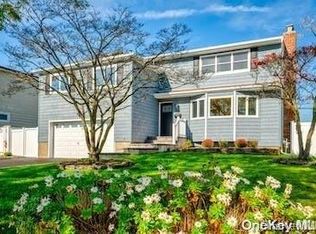 88 Daniel Rd N, Massapequa, NY 11758